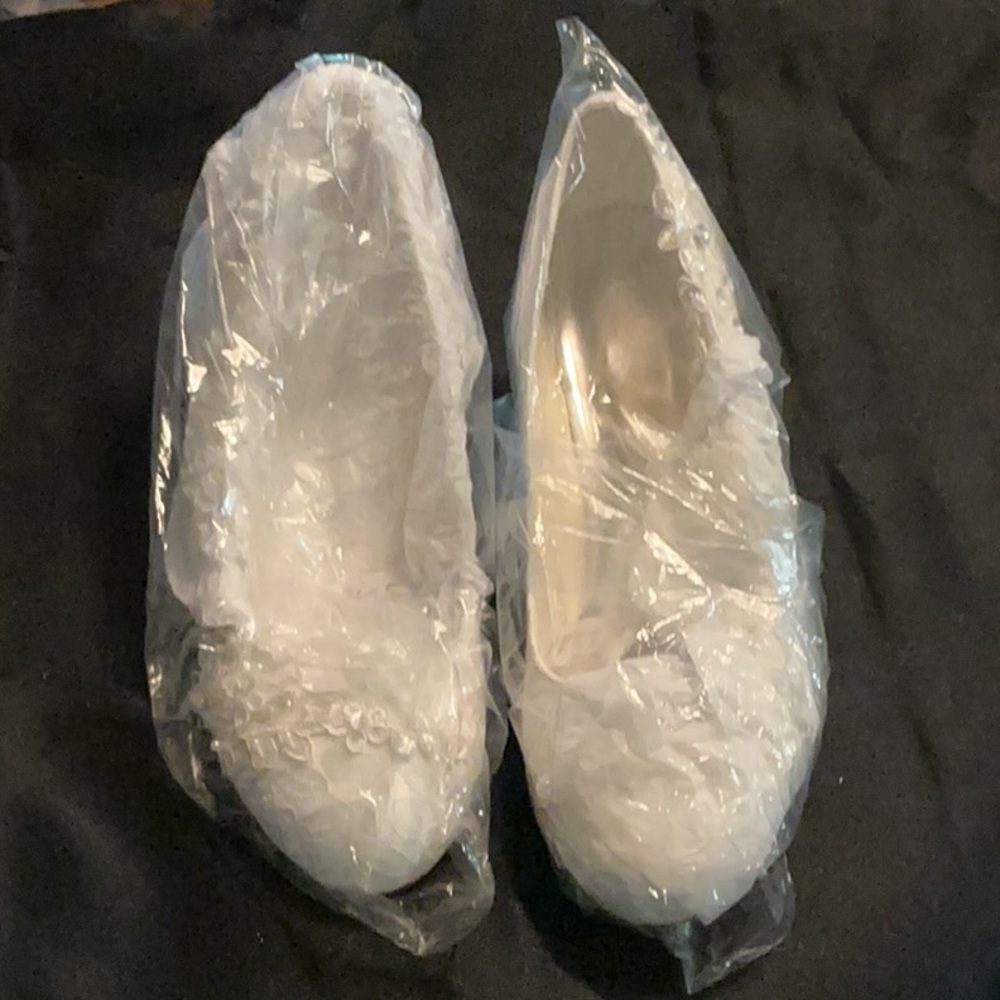 NEW Custom Elegant White Lace Floral Bridal Pumps - Picture 10 of 10